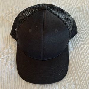 Black mesh, back trucker hat-NWOT